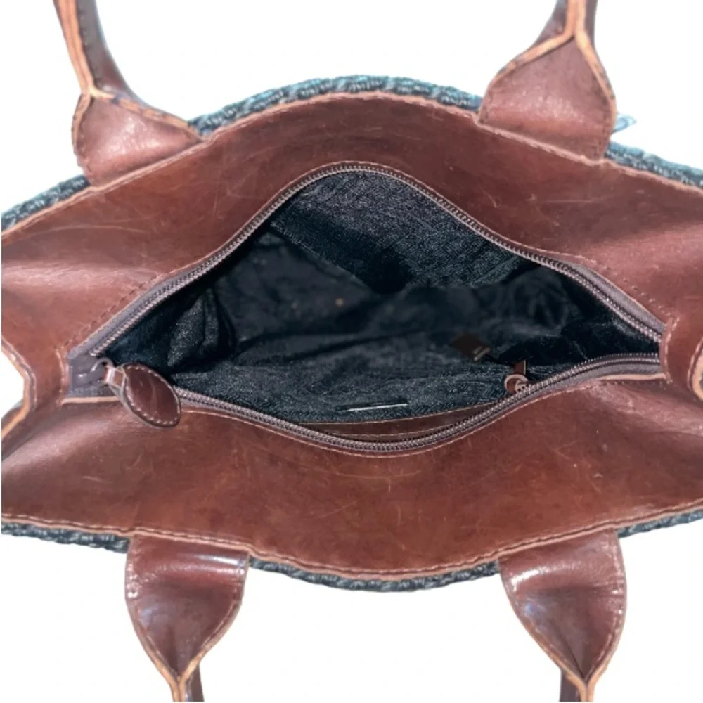 Bottega Veneta woven and leather small tote - Picture 9 of 16